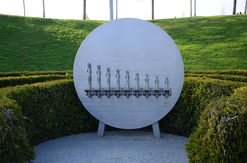 Музыкальный инструмент-диск в лабиринте